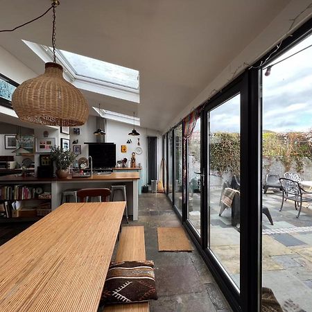 Unique Townhouse With Large Garden Down To The Sea Villa Killough Eksteriør billede