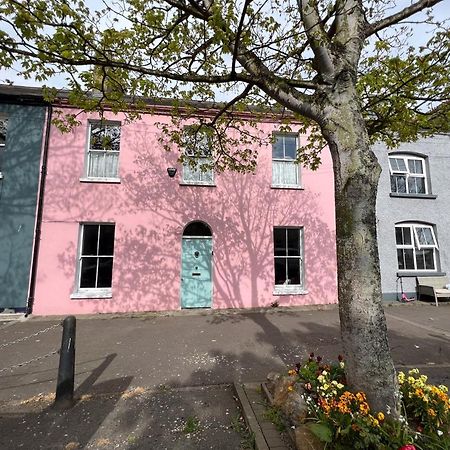 Unique Townhouse With Large Garden Down To The Sea Villa Killough Eksteriør billede