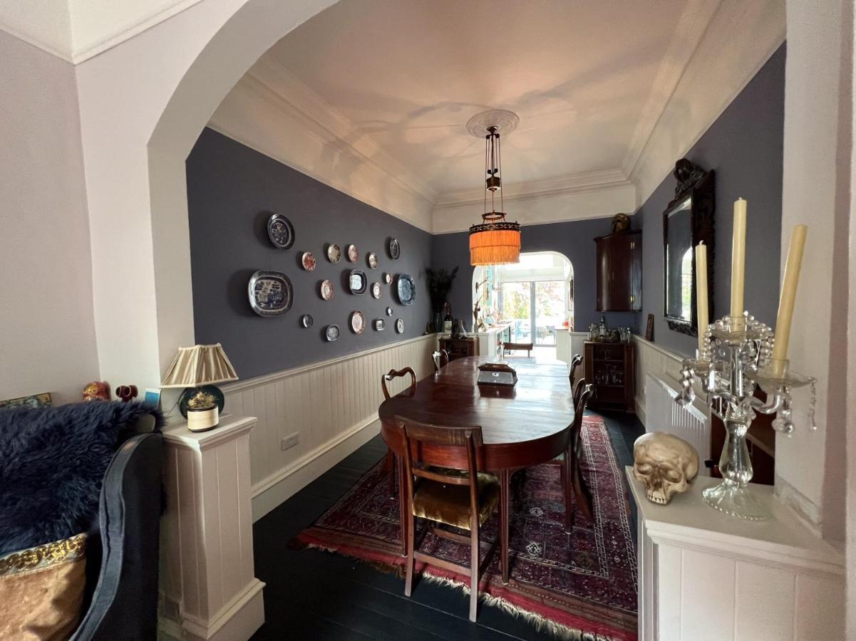 Unique Townhouse With Large Garden Down To The Sea Villa Killough Eksteriør billede
