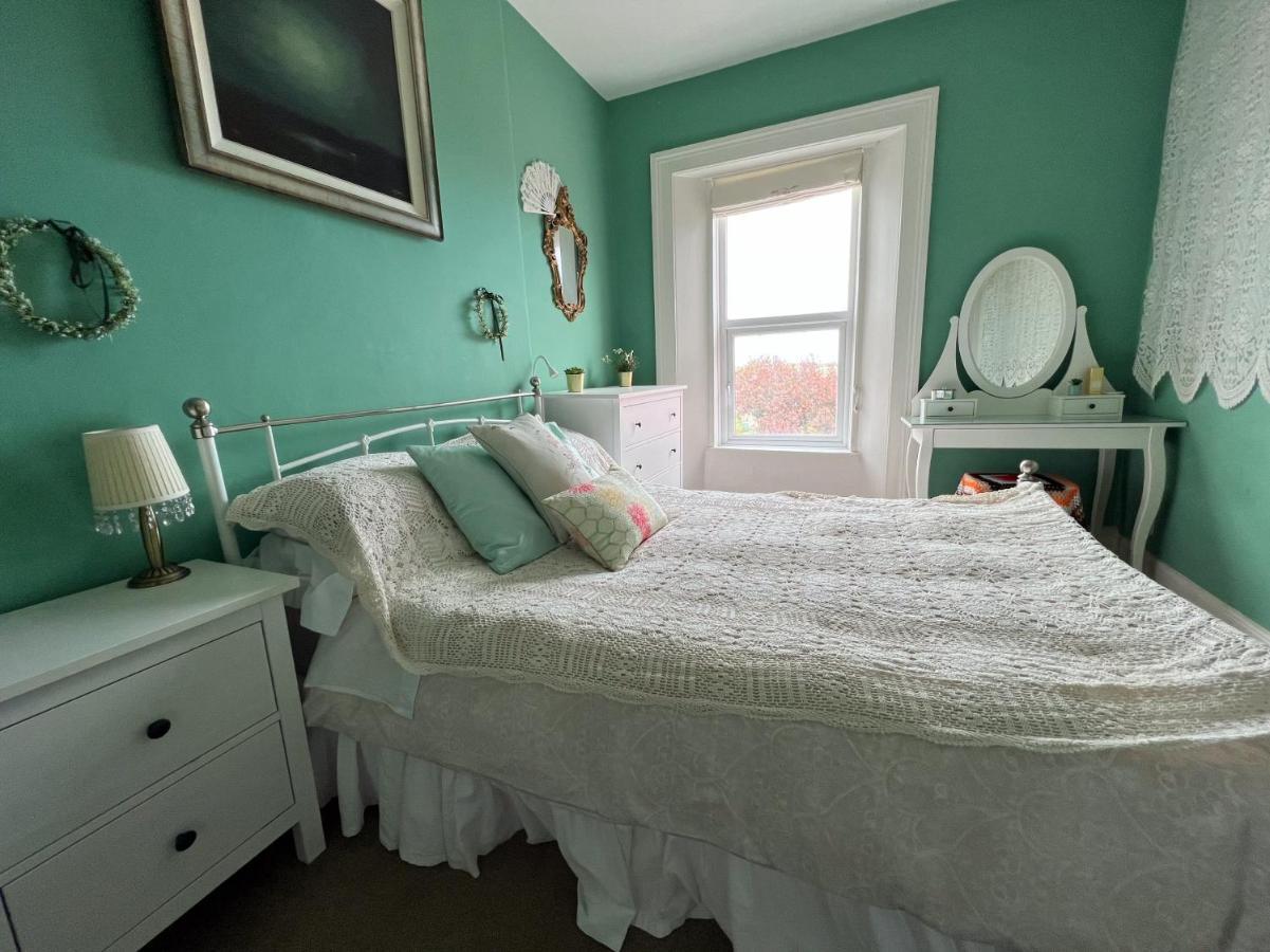Unique Townhouse With Large Garden Down To The Sea Villa Killough Eksteriør billede