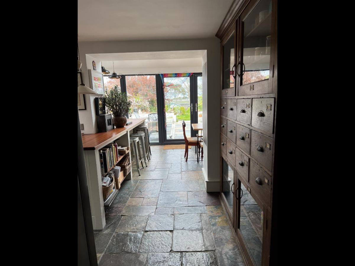 Unique Townhouse With Large Garden Down To The Sea Villa Killough Eksteriør billede