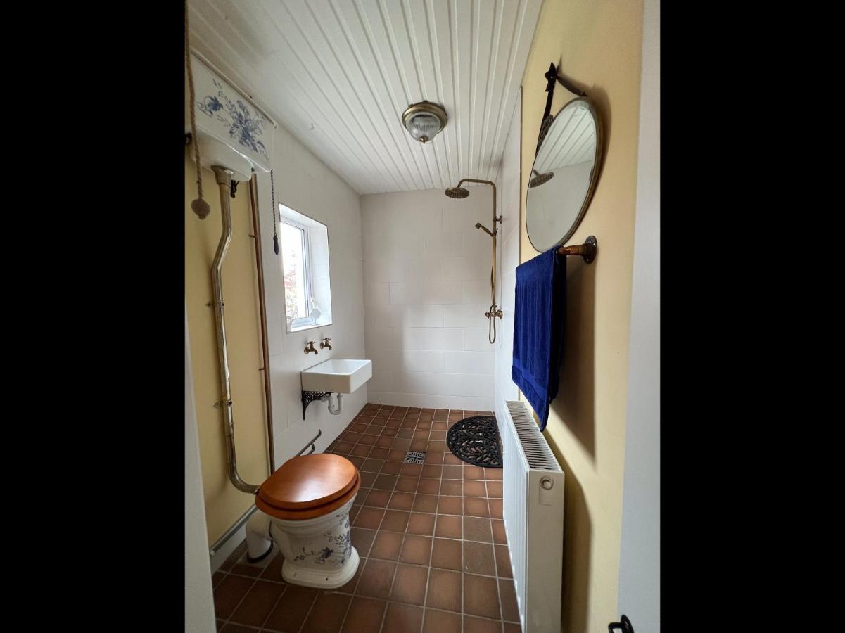 Unique Townhouse With Large Garden Down To The Sea Villa Killough Eksteriør billede